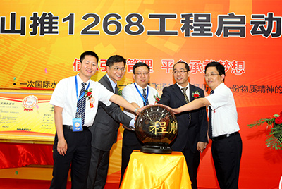 2011年山推信息化建設(shè)有三件大事：ERP、PDM、呼叫中心，其中ERP為核心，PDM是基礎(chǔ)，呼叫中心為方式之一。